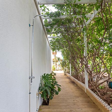 Maho Beach House - Petite Studio - Beach Access Екстер'єр фото