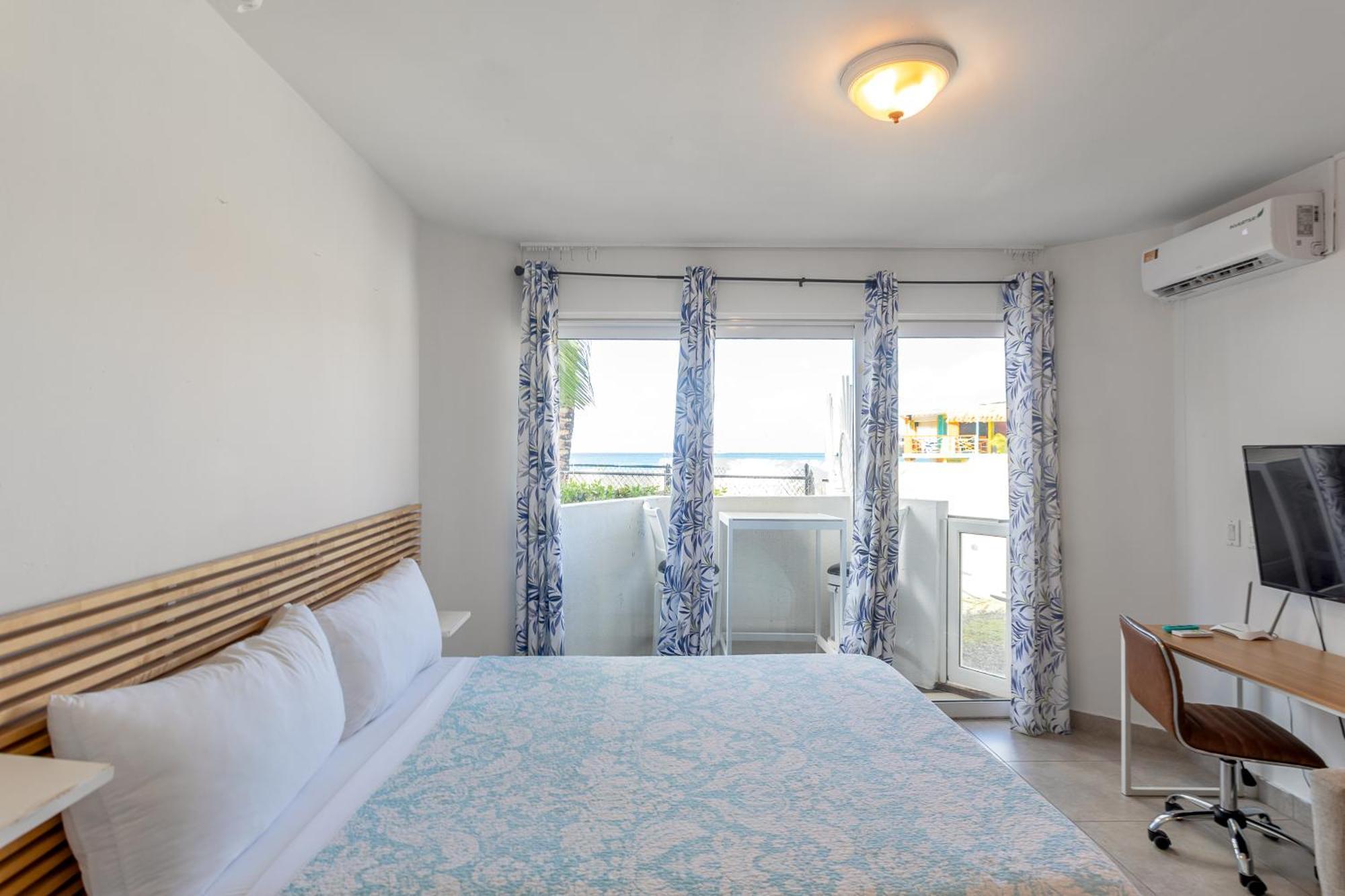 Maho Beach House - Petite Studio - Beach Access Екстер'єр фото