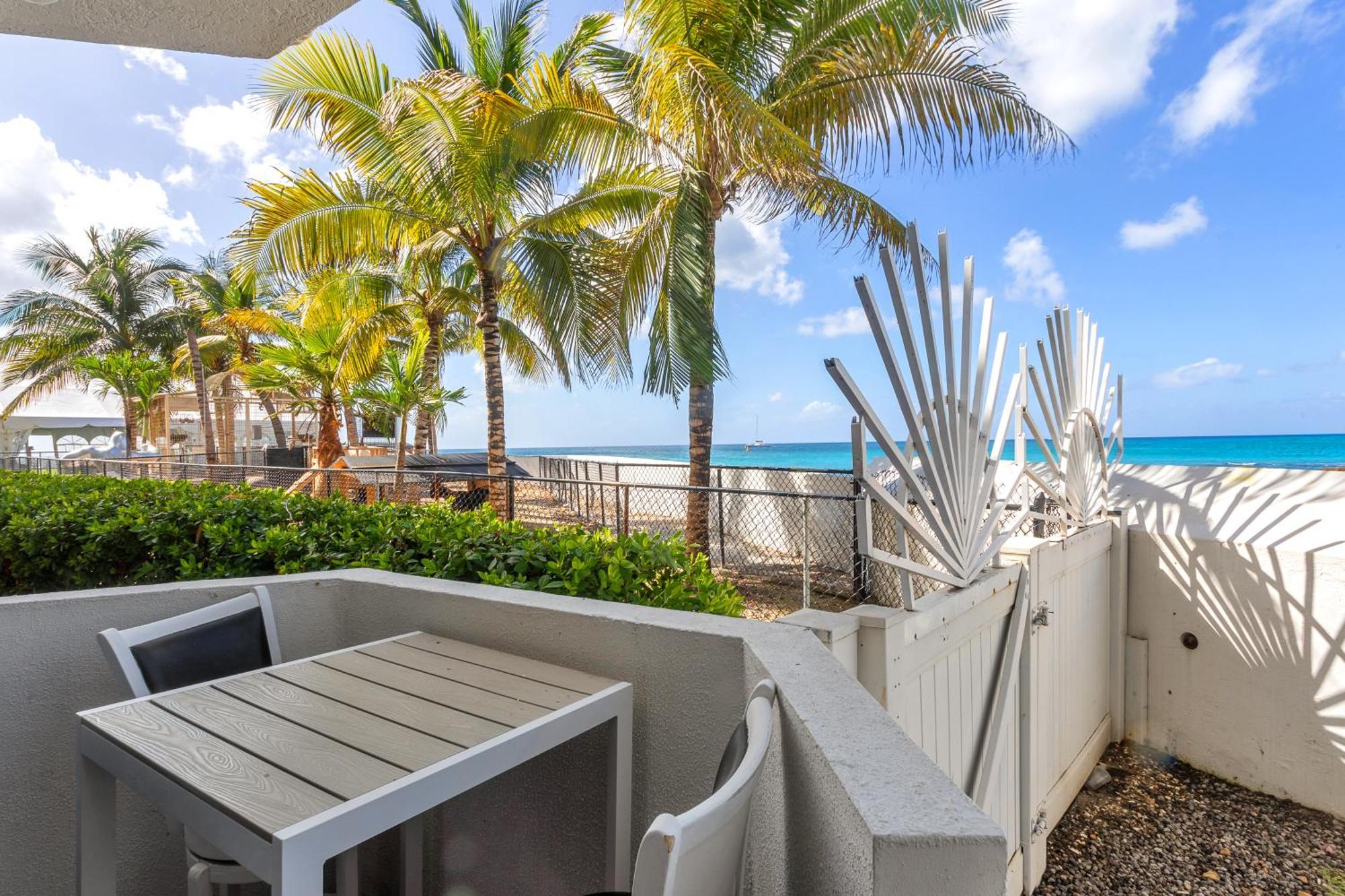 Maho Beach House - Petite Studio - Beach Access Екстер'єр фото