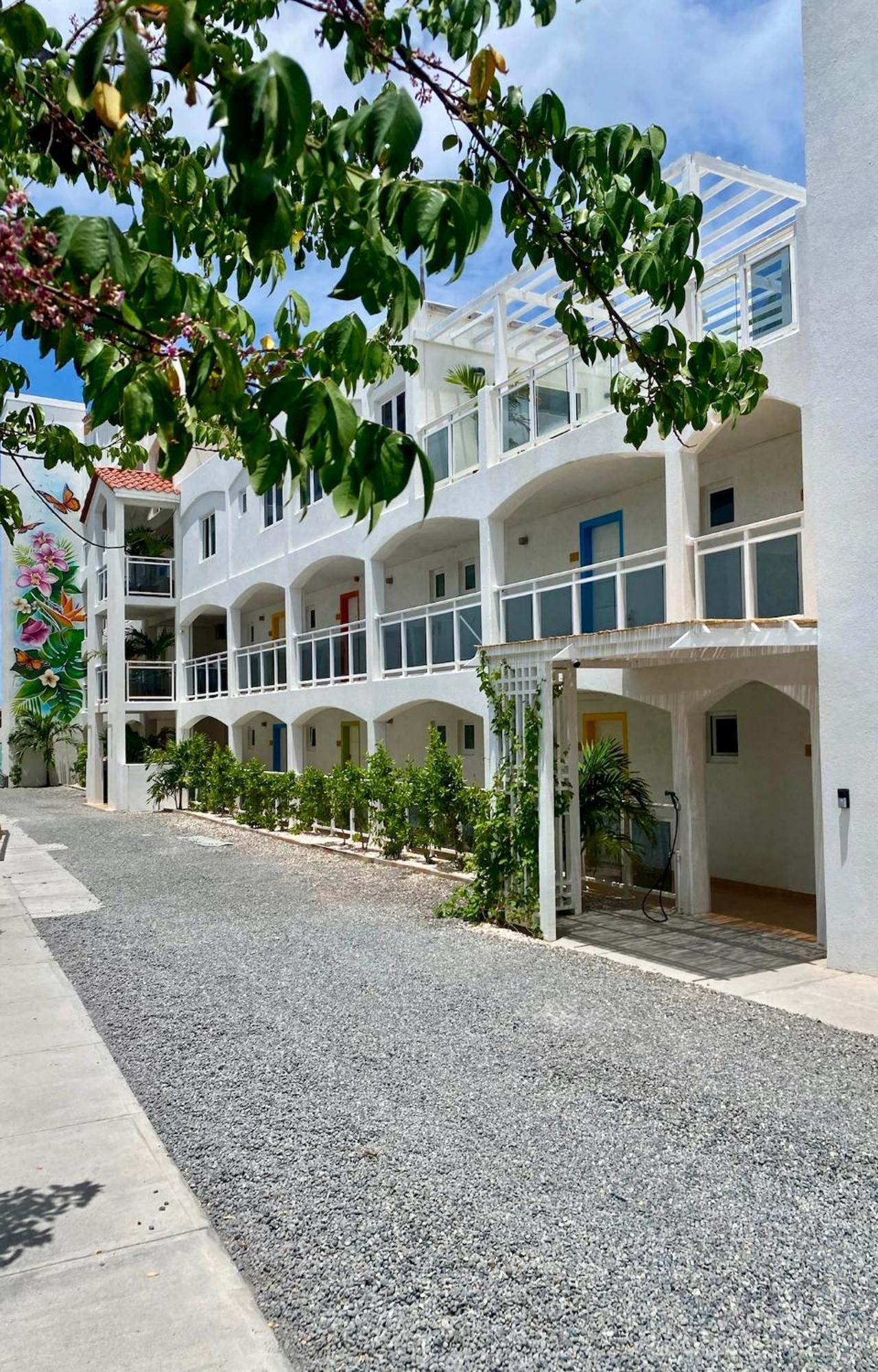 Maho Beach House - Petite Studio - Beach Access Екстер'єр фото